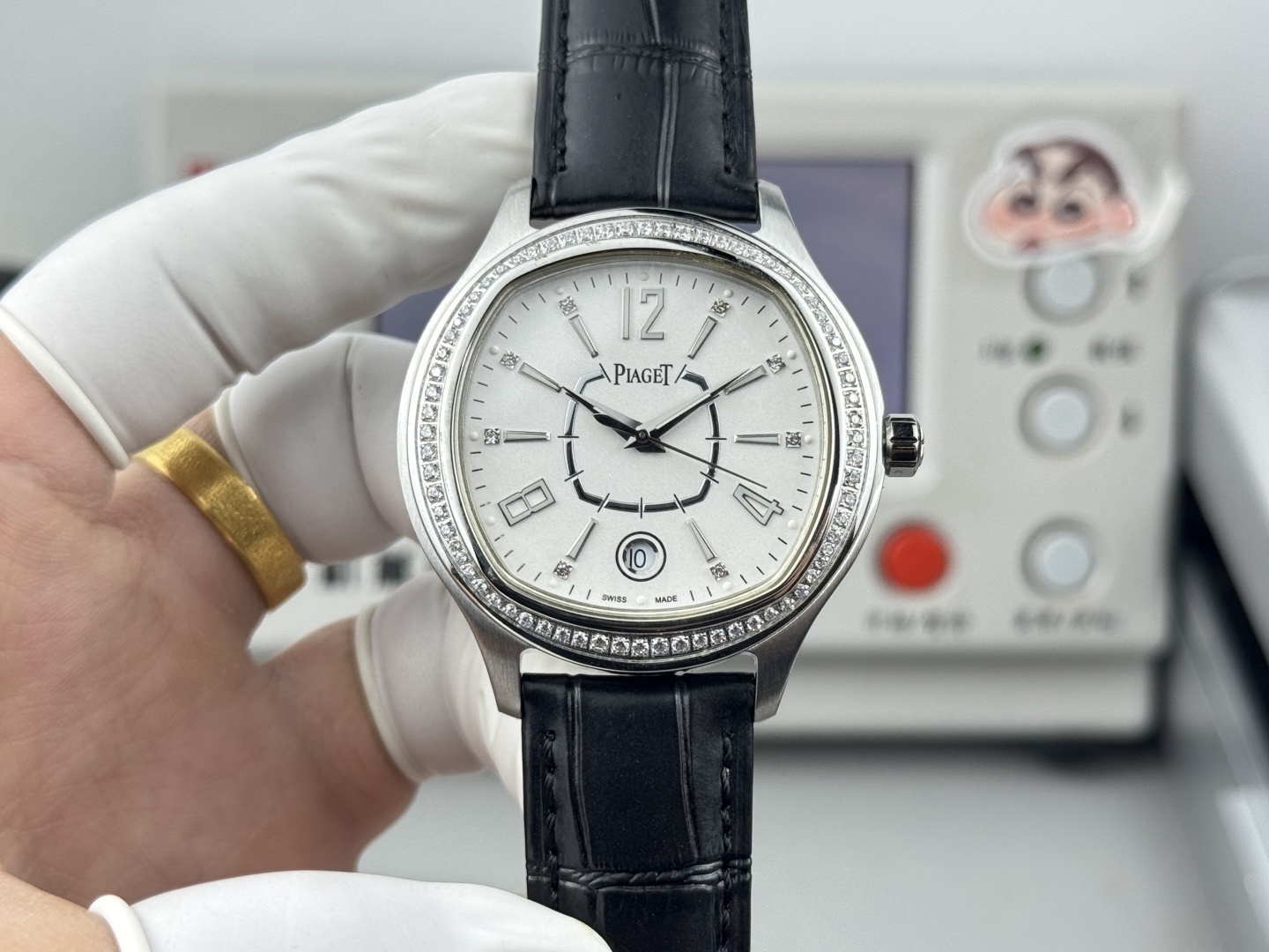 
最新推出男士款”
熱賣款🔥🔥🔥！方形殼—在推出新面孔—更別緻—更有型—經典
品牌：伯爵(方正卓絕 精緻之作）爆賣款🎉🎉🎉
類型：精緻款男士腕表（卓越）有轉必賣
錶帶：真牛皮&316L錶帶（舒適）大氣磅礡
機芯：超頂級機械2824機芯（穩定）
材料：礦物質超強鏡面（耐磨）
大氣風範 無限渴望 特別創意 載譽上市
尺寸：直徑42mm厚10mm榮譽
新款上市！歡迎轉載！