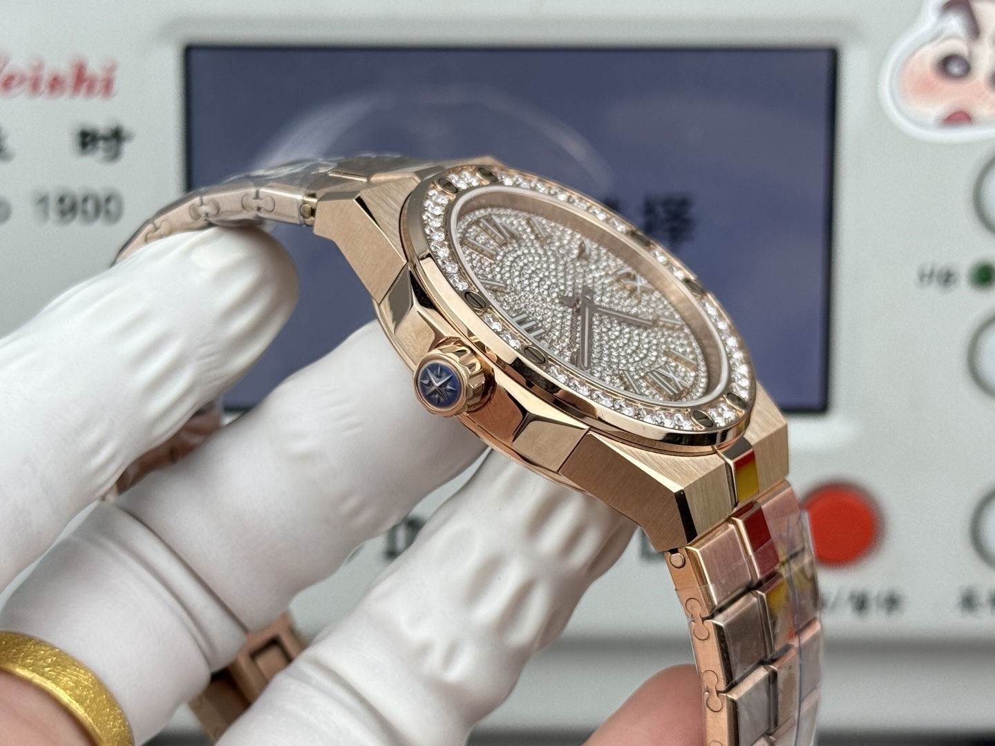 Factory 獨家力作👍
蕭邦AlpineEagle雪山傲翼系列
🌈彩T鑽🌟變色龍🦎滿天星✨限量款及隱藏款首推
如炬目光，比擬暗夜星芒⛰️於山川湖海間🌊洞見紳士願景與磅礡未來👔
尺寸：原裝一致41mmX9.7mm
機芯：9015改Chopard 01.01-c
錶鏈：獨家原版開模金磚型鏈節一體式錶鏈
岩石紋錶盤，鍍銠羅馬數字，時針及分針時標均覆以Super-LumiNova® X1級螢光塗層
致獻當代“雄鷹”，志存高遠之人在日常生活中超邁群倫，其視野啓迪人心、昇華情志。憑借遠見和決心，