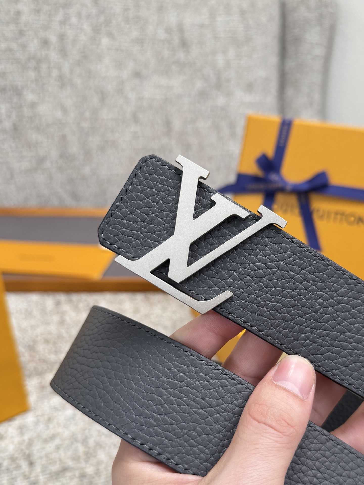 
Louis Vuitton LV腰带 荔枝纹皮底系列 原厂五金 精致手工绘边 柔软舒适 宽4.0