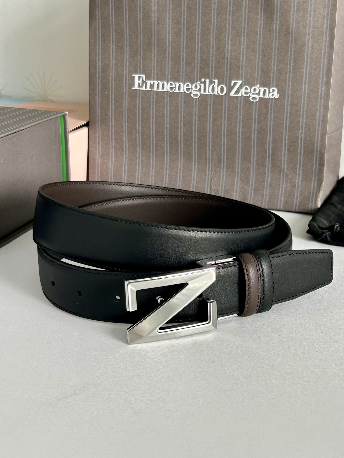 傑尼亞【Zegna】何謂當代男士 活動造型 系列，新款純銅旋轉針扣，雙面可用 隨心搭配，寬3.5cm，男士風尚的全新概念.