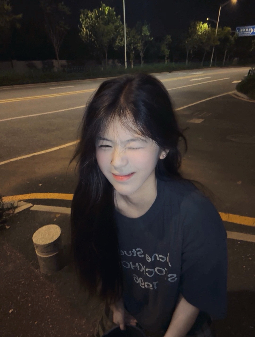 🔝Acne Studios 26SS 1996字母印花短袖T恤
面料是定制定染的32支220g原版雙紗棉，胚布經過高盂環保染色，裁大貨前還要進行高溫環縮水，降低縮水率的同時使得手感更柔軟舒適，印花方面必須五層膠漿，第一遍必須為進口打底漿，填平布料上極為細小的線洞，再由高溫床烤乾再劇頗色，採用油墨因熱平網印花，一共刷五層，每一層間隔為時間為30分鐘，才能保證出來的成品保持原版的質感，全套開發輔料
尺碼：S-XL