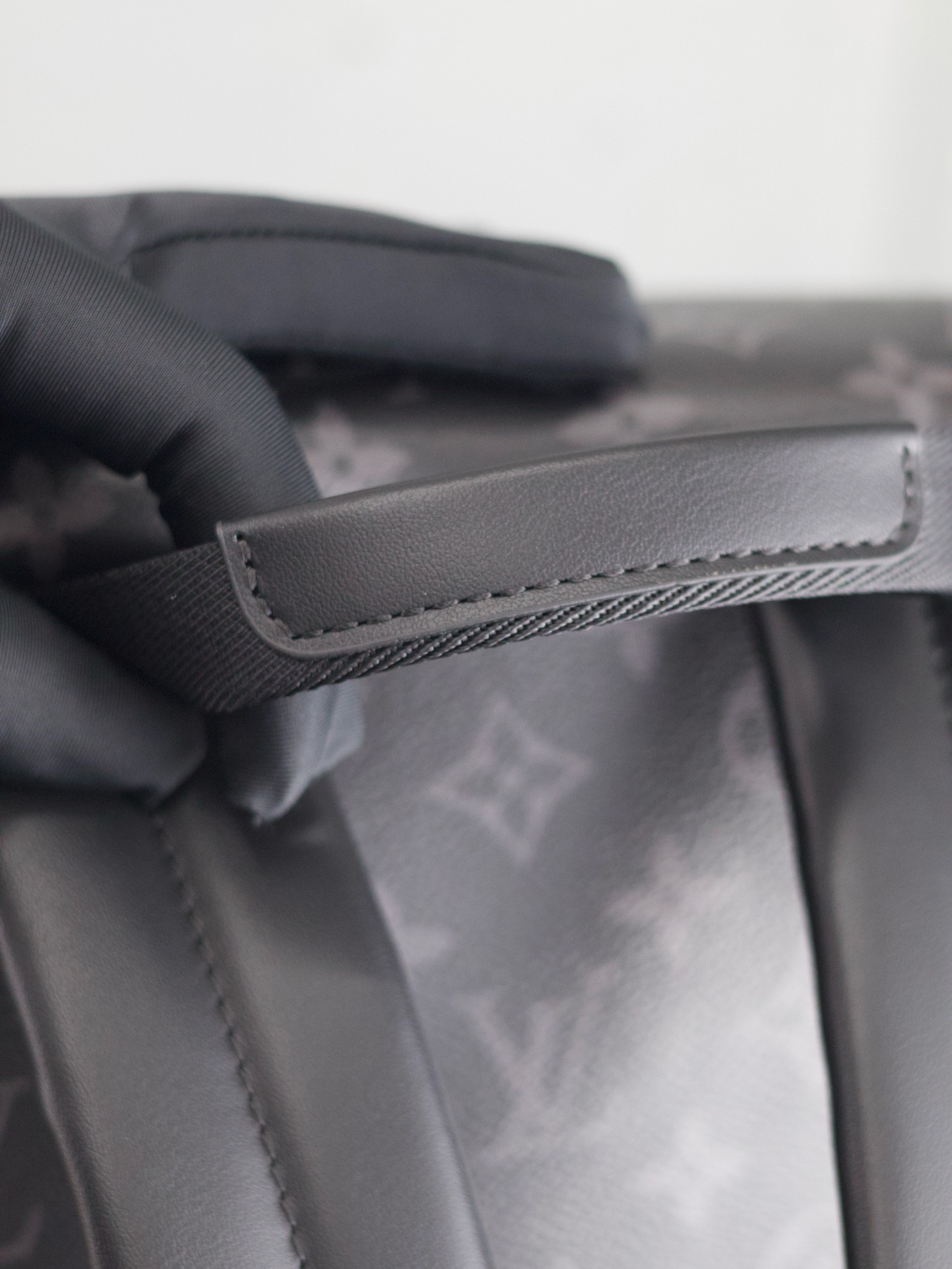 【 原單  163C01芯片版】
DISCOVERY 雙肩包
型號：M43186
材料：進口原廠面料 原廠皮
尺寸：30x40x20cm