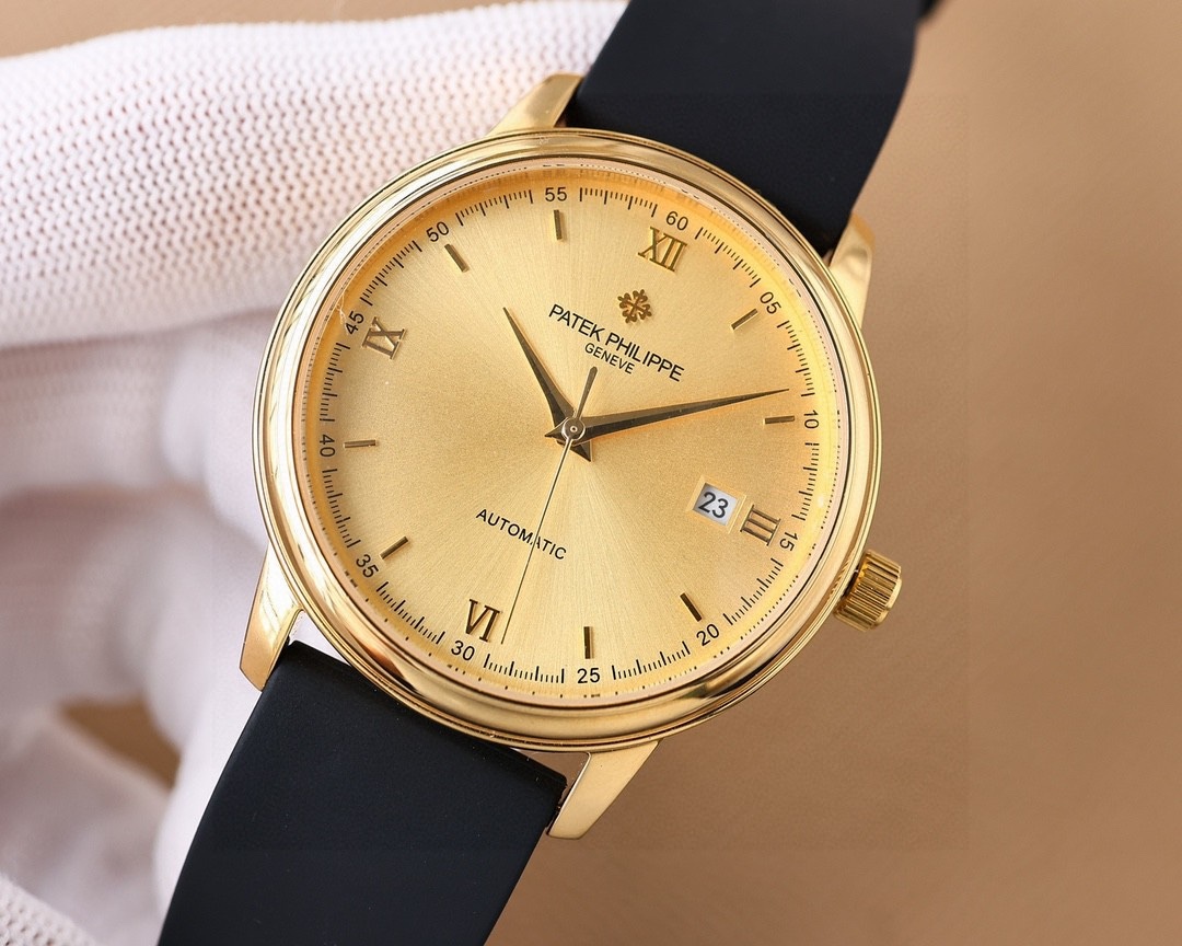 
推出最新款式百達翡麗PATEK PHILIPPE高版本高級自動腕表！男士腕表➡簡單不失大氣  40mm表徑，316精鋼表殼，搭載原裝全新進口8215全自動機械機芯（零返修），耐磨抗刮藍寶石玻璃，進口意大利🇮🇹橡膠帶，原裝品質針扣，具備超強防水功能👍 復古風格，恆久魅力，高檔奢華，紳士必備🔥AD出品 精品不斷🔥