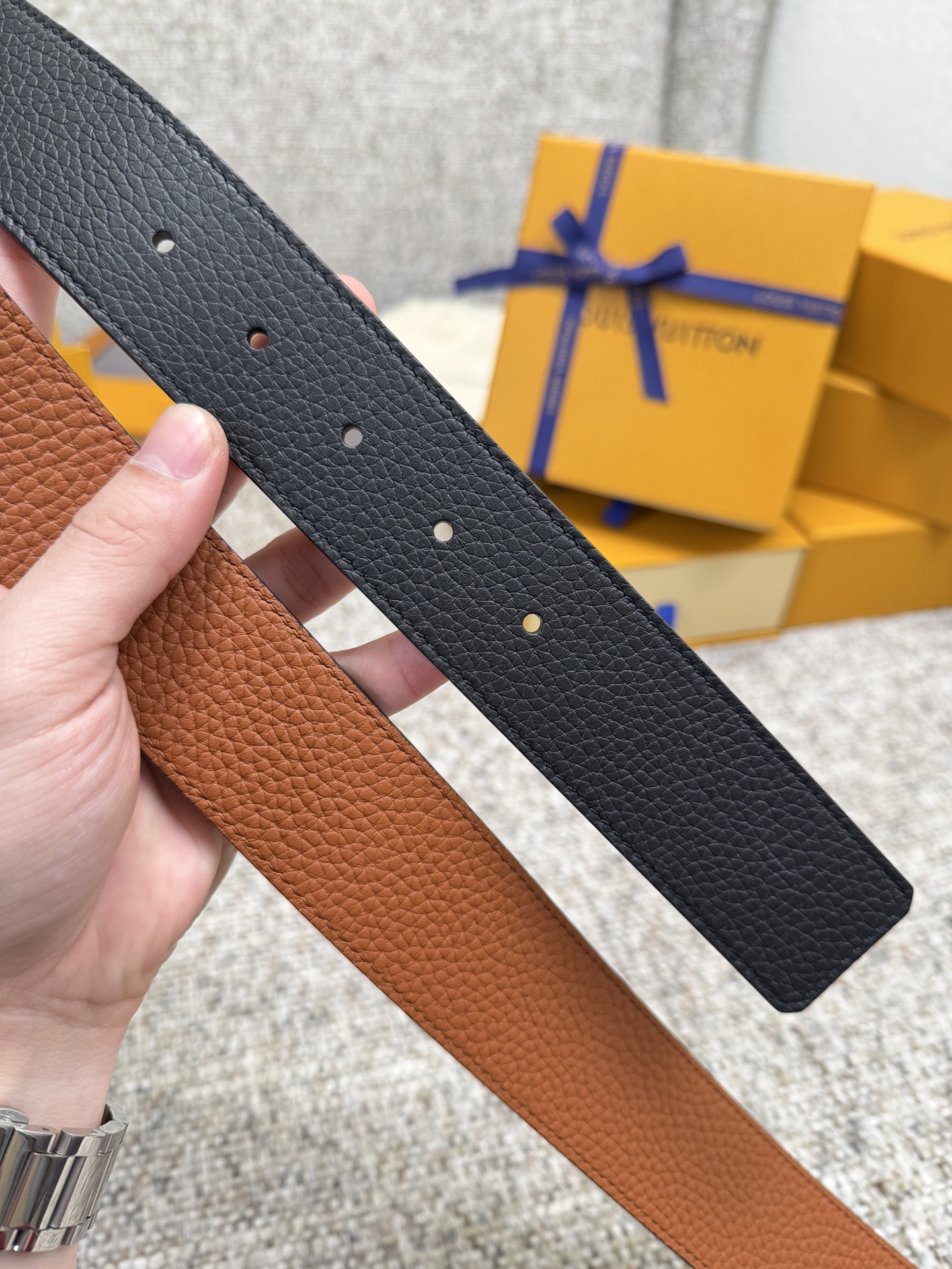 
Louis Vuitton LV腰带 荔枝纹皮底系列 原厂五金 精致手工绘边 柔软舒适 宽4.0