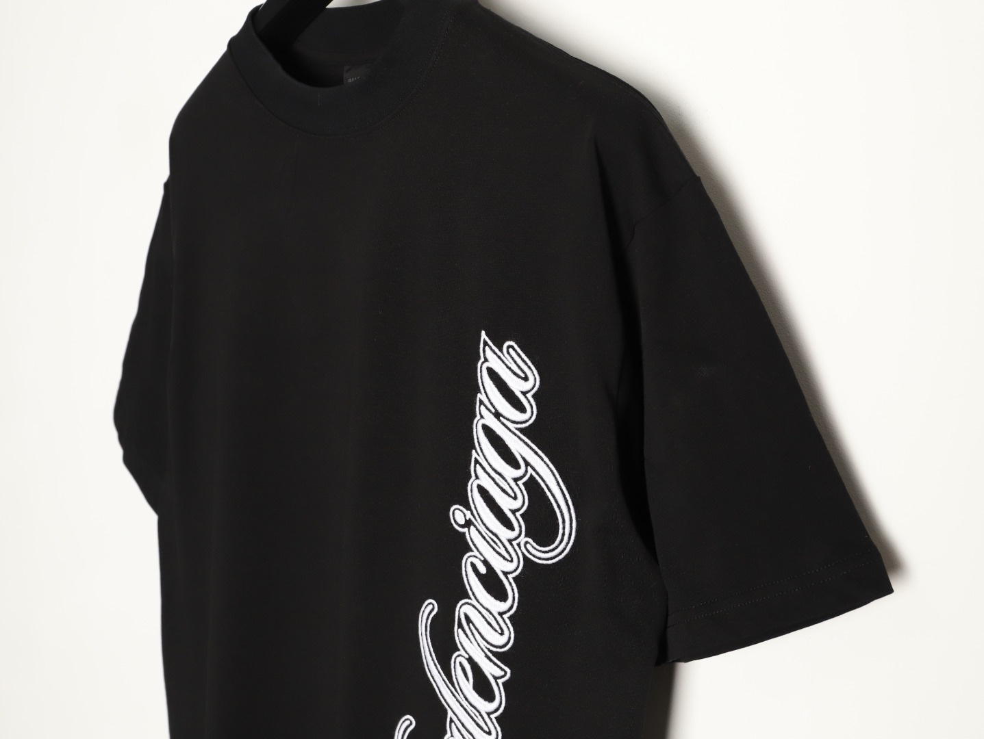 🔝BALENCIAGA巴黎世家BLCG 側邊草體字母短袖T恤
正品購入開發，40支雙紗巴黎棉210克，1*1配套十字羅紋280克，進口刺繡，面料酵洗，定制1：1商標，寬松版型
B Size：S-XL