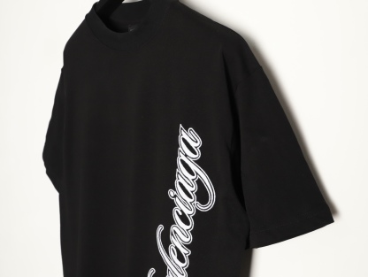 🔝BALENCIAGA巴黎世家BLCG 側邊草體字母短袖T恤
正品購入開發，40支雙紗巴黎棉210克，1*1配套十字羅紋280克，進口刺繡，面料酵洗，定制1：1商標，寬松版型
B Size：S-XL