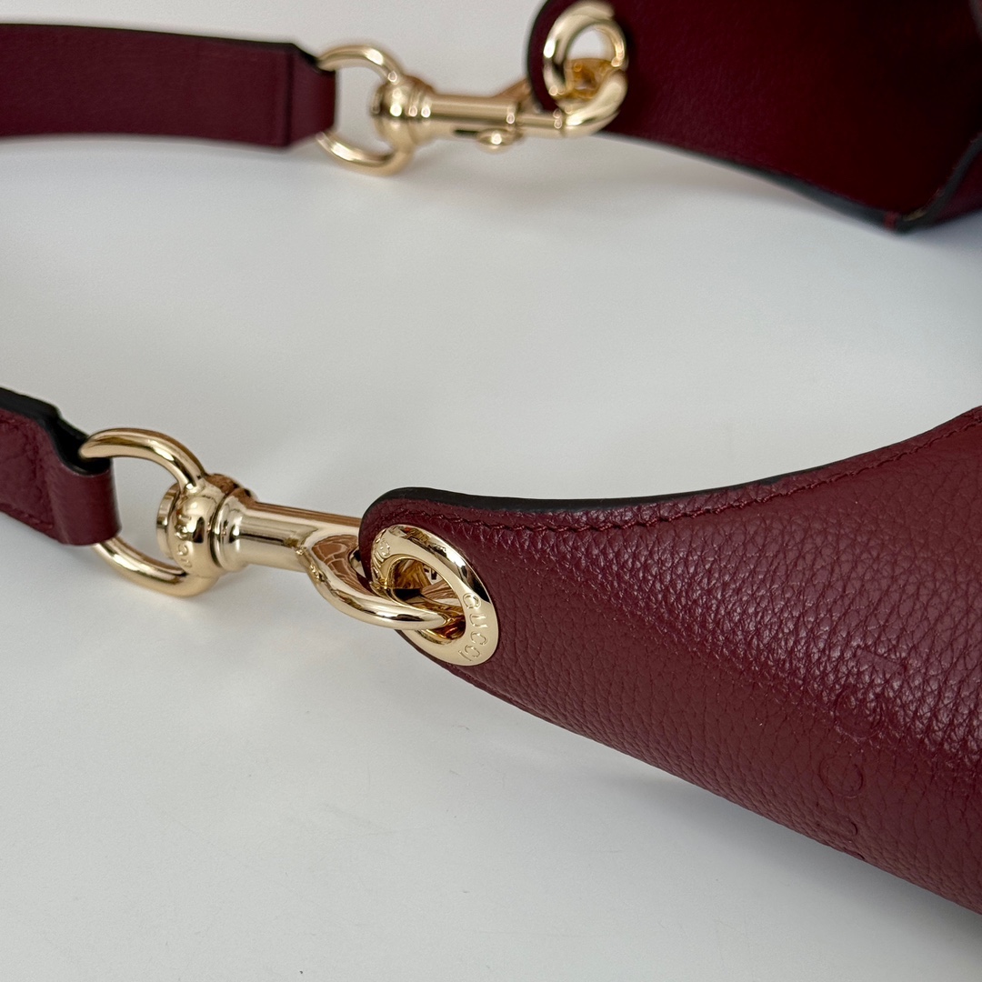 專櫃品質， 原單貨，實物實拍！款號820169酒紅，尺寸：寬49X高46X側寬4cm