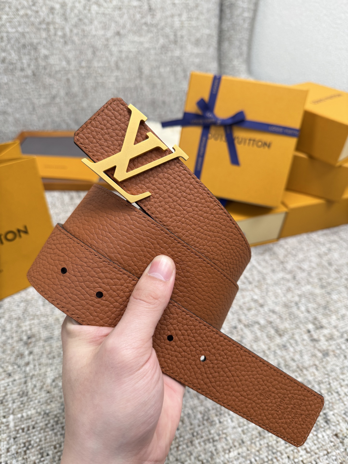 
Louis Vuitton LV腰带 荔枝纹皮底系列 原厂五金 精致手工绘边 柔软舒适 宽4.0