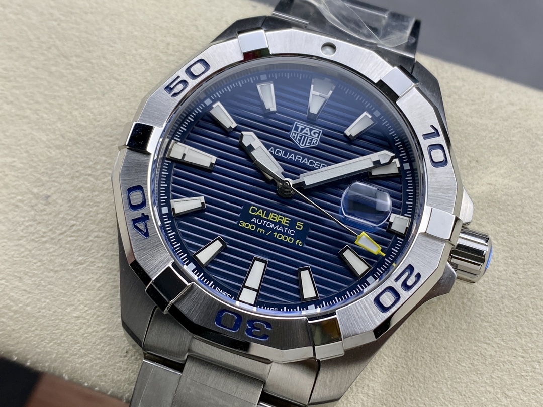 TAR年末巨獻——超級泰格豪雅系列腕表，正裝休閒兩不誤、小眾而不平庸、穩重而不失靈動，通勤的最佳首選腕表。全系均採用原裝數據打造、配件可以和原廠互換，頂級打磨 超強夜光 防水性能高達100米，超原單品質 誠意滿滿 並搭載原裝sw200機芯，歡迎品鑒！