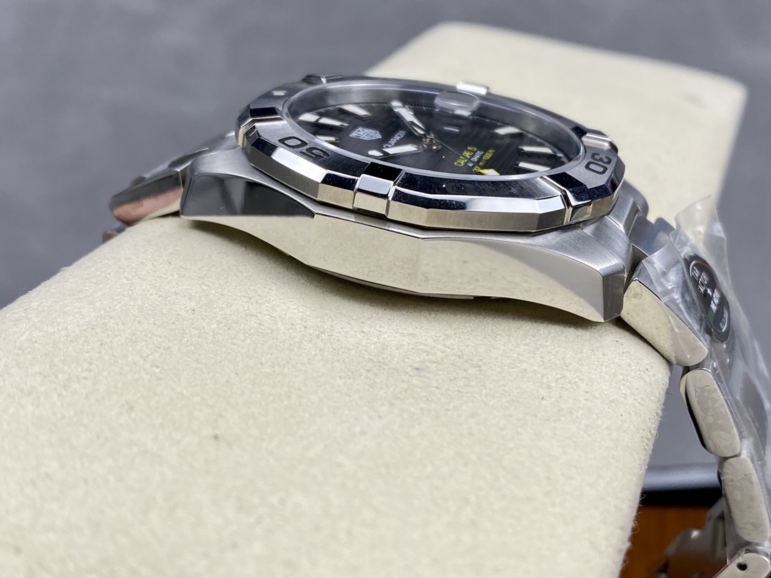 TAR年末巨獻——超級泰格豪雅系列腕表，正裝休閒兩不誤、小眾而不平庸、穩重而不失靈動，通勤的最佳首選腕表。全系均採用原裝數據打造、配件可以和原廠互換，頂級打磨 超強夜光 防水性能高達100米，超原單品質 誠意滿滿 並搭載原裝sw200機芯，歡迎品鑒！