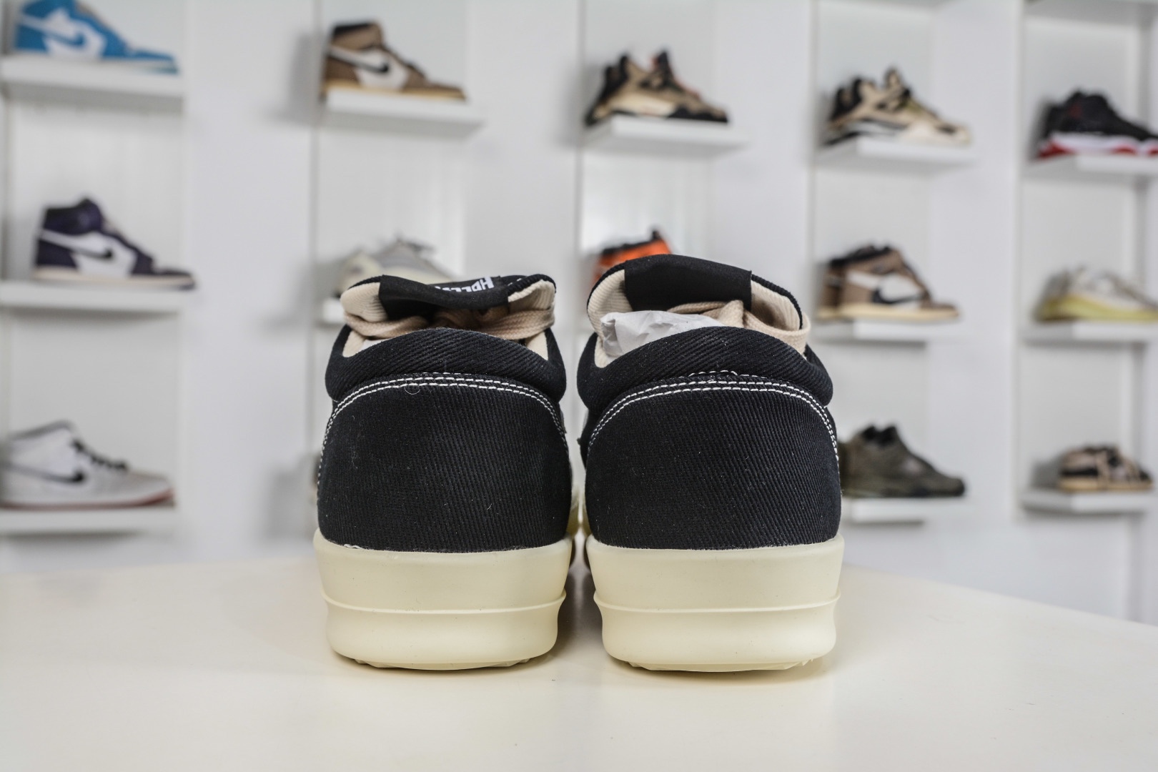 RICK OWENS/RO Hollywood 歐文斯 圓頭系帶低幫板鞋 
尺碼:35 36 37 38 39 40 41 42 43 44 45