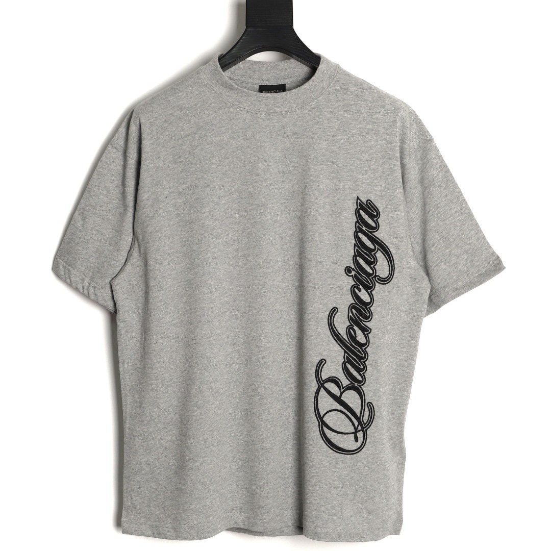 🔝BALENCIAGA巴黎世家BLCG 側邊草體字母短袖T恤
正品購入開發，40支雙紗巴黎棉210克，1*1配套十字羅紋280克，進口刺繡，面料酵洗，定制1：1商標，寬松版型
B Size：S-XL