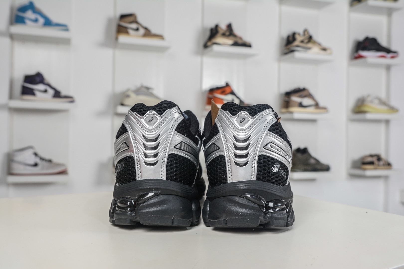 Asics Gel-Kayano 12.1 亞瑟士百搭休閒運動慢跑鞋 
貨號：1203A759 001
Size：36-47