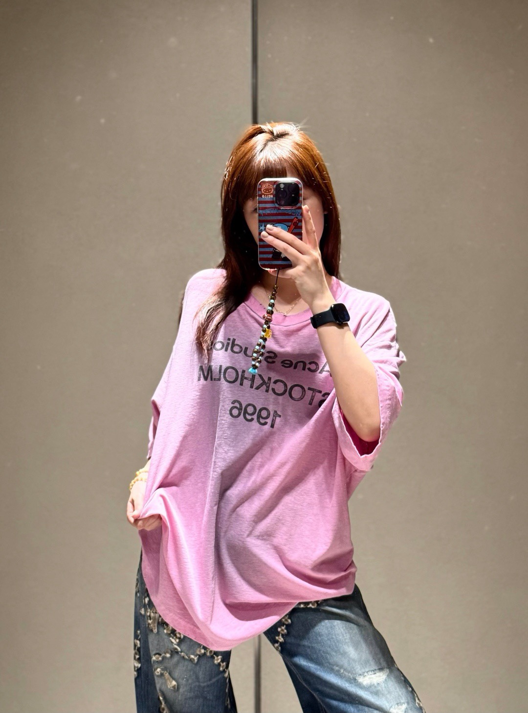 🔝Acne Studios 26SS 1996字母印花短袖T恤
面料是定制定染的32支220g原版雙紗棉，胚布經過高盂環保染色，裁大貨前還要進行高溫環縮水，降低縮水率的同時使得手感更柔軟舒適，印花方面必須五層膠漿，第一遍必須為進口打底漿，填平布料上極為細小的線洞，再由高溫床烤乾再劇頗色，採用油墨因熱平網印花，一共刷五層，每一層間隔為時間為30分鐘，才能保證出來的成品保持原版的質感，全套開發輔料
尺碼：S-XL