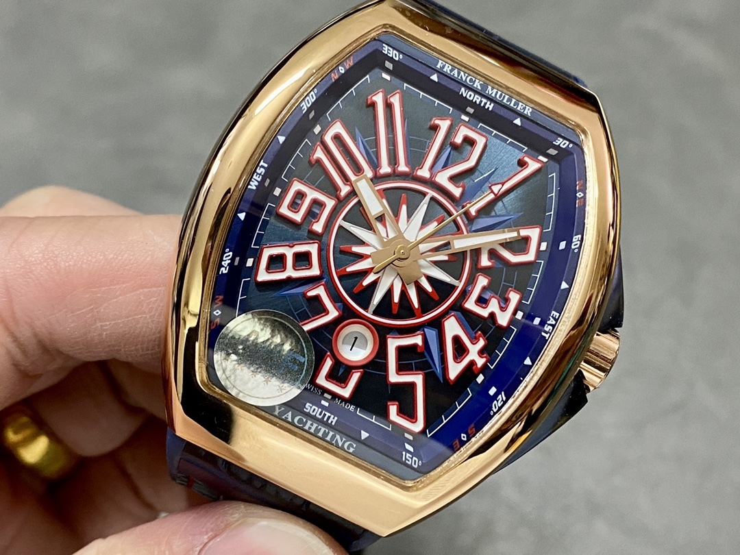 全新 V45 遊艇新款原版復刻鋼帶全新款 
ABF 法蘭克穆勒 最新款獨家定製版 Vanguard腕表 V45 CRAZY HOUR 瘋狂時間系列 比特幣特別限量版 
打破常規 將12個Art Deco式的阿拉伯數字整齊排列 定製版CZ02自動機械機芯 加裝了原先沒有的大秒針 行雲流水 更具時鐘特色 100%原版視覺效果 高級批花時針相隔4個小時 按時間順序跳躍 
原版開模1:1高端定制 三明治表殼結構 配件可以與原版通用 表殼尺寸 44*53.7mm 錶盤和皇冠使這款腕表的運動優雅和獨特美感