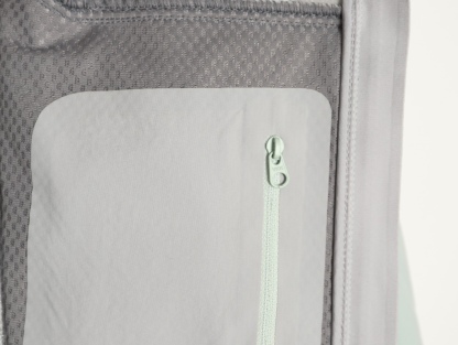 🔝KAILAS 凯乐石 M8 IC 运动户外登山徒步防风防泼保暖透气薄绒软壳拉链外套

某物在售同款 市面最好的货！ 全身压胶工艺 内里薄绒与鸟家伽马MX版型做工设计基本一致！

kailas自研科技面料 外层防风防水防冰内里采用中空保暖面料 立体薄绒 轻盈亲肤 保暖透气 有效抵挡在户外遇到的任何情况！ 前胸贴合口袋压胶 腋下一整片裁片的平车走线加压胶工艺 防止湿气冷气入侵的时候 衣服表面更加平整 大厂精湛做工 无可挑剔！
 3D风雪帽加中高帽领的设计 更有效防护颈部脸部冷风灌入且不遮挡视线