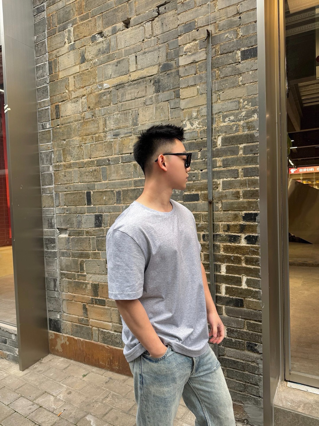 🔝SAINT LAURENT聖羅蘭SLP 小標純色徽標短袖T恤
正品購入開發，50支雙股精品賽爾棉170克，1*1拉架羅紋280克，進口刺繡，面料酵洗，定制1：1商標，寬松版型
B Size：S-XL