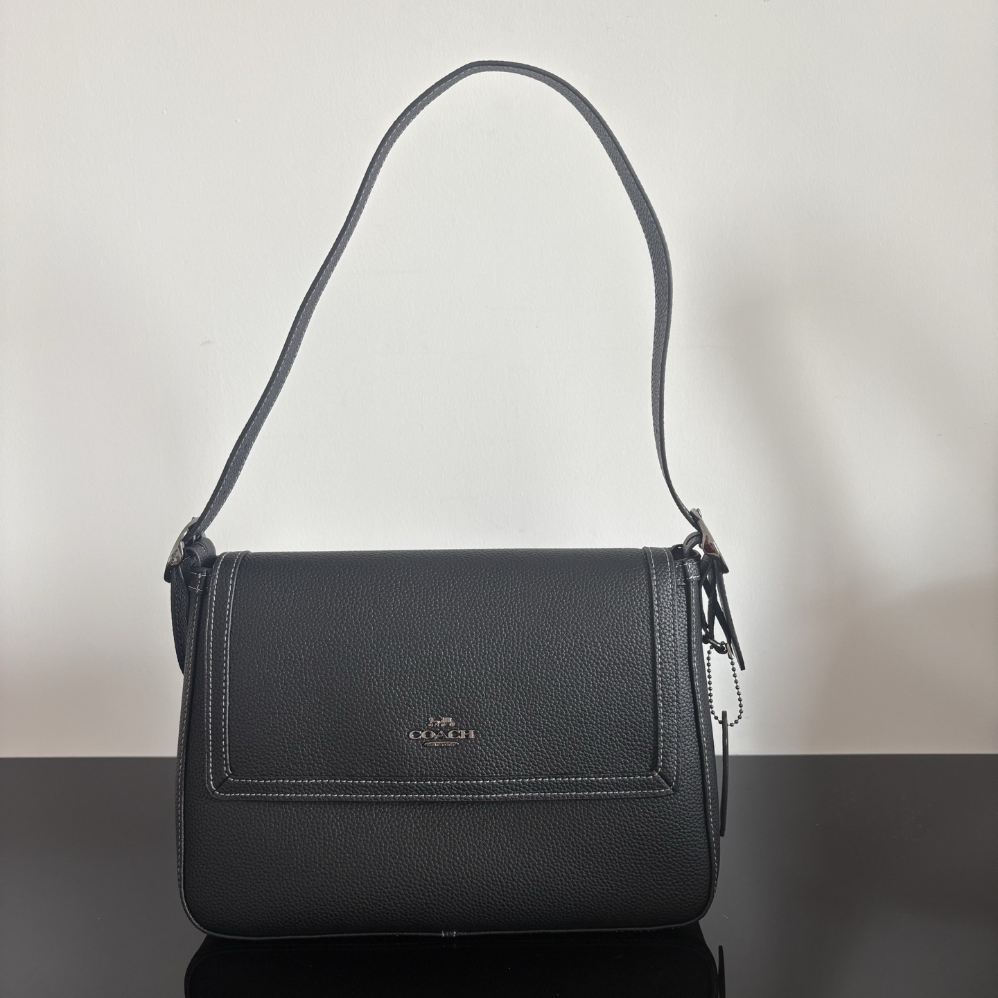
[新品]COACH/蔻馳奧萊女士ETTA 29號翻蓋單肩包腋下包 CCE56 29*21*12