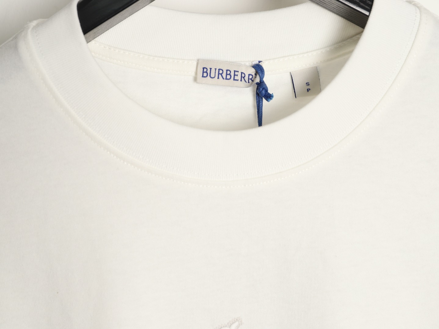 🔝BURBERRY巴寶莉BBR 哥特體刺繡短袖T恤
正品購入，100%洗後維斯棉235克，舒彈羅紋285克，進口刺繡，面料酵洗，定制1：1商標，寬松版型
B Size：S-XL
