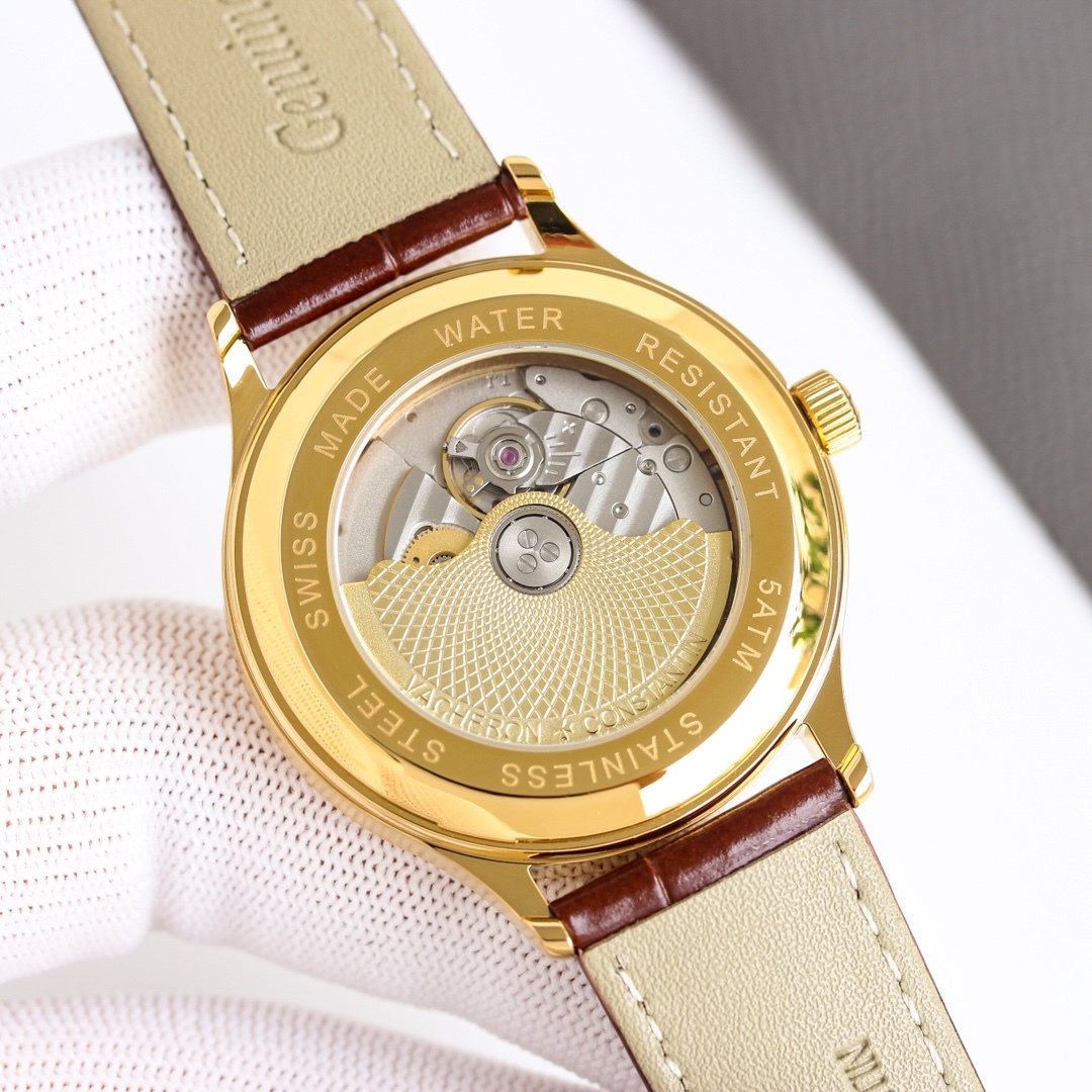 
江詩丹頓傳承系列腕表火爆上市！🔥簡雅大方，完美結合，讓你感受優雅紳土氣息！[禮物]該表搭載原裝進口9015超薄機芯，每小時振頻28800次，性能穩定，零返修！表殼： 釆用316 精鋼，藍寶石玻璃鏡面！🎖搭配意大利真皮錶帶原裝扣，直徑：40 mm，超強防水，簡潔大氣，高端品質，適合各種商務場合，送禮首選！