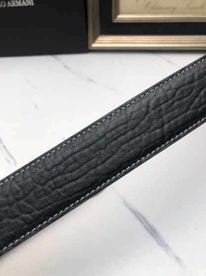 阿曼妮：原單頭層牛皮大象皮紋面，內襯頭層小牛皮底，搭配原單自動扣，可裁剪的自動帶，此款腰帶面雙採用意大利原定廠制進口牛皮帶身 ，對專版櫃足寬3.5