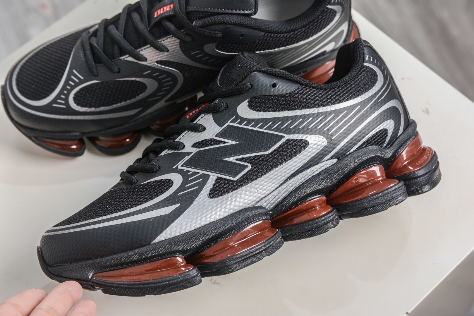 New Balance NB2000 舒適百搭防滑耐磨低幫 休閒跑步鞋 
貨號：U200028K
Size：36-46.5