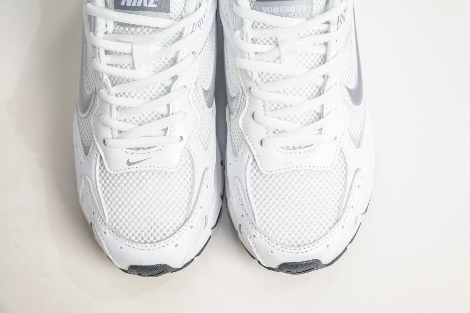 NK Air Zoom Vomero 20 經典復古潮流運動跑鞋 
貨號：HF0735 006
SIZE：36 36.5 37.5 38 38.5 39 40 40.5 41 42 42.5 43 44 45