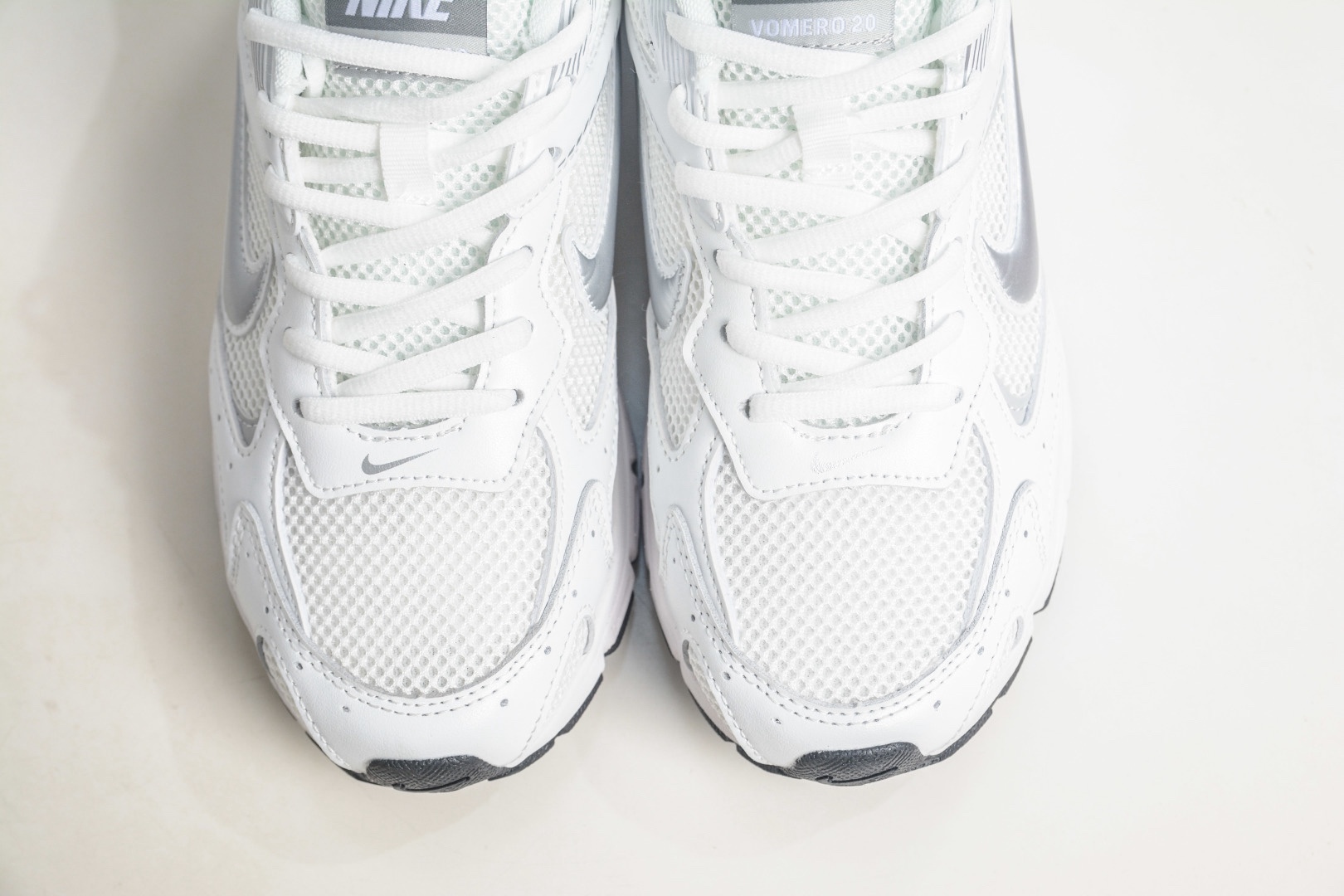 NK Air Zoom Vomero 20 經典復古潮流運動跑鞋 
貨號：HF0735 006
SIZE：36 36.5 37.5 38 38.5 39 40 40.5 41 42 42.5 43 44 45