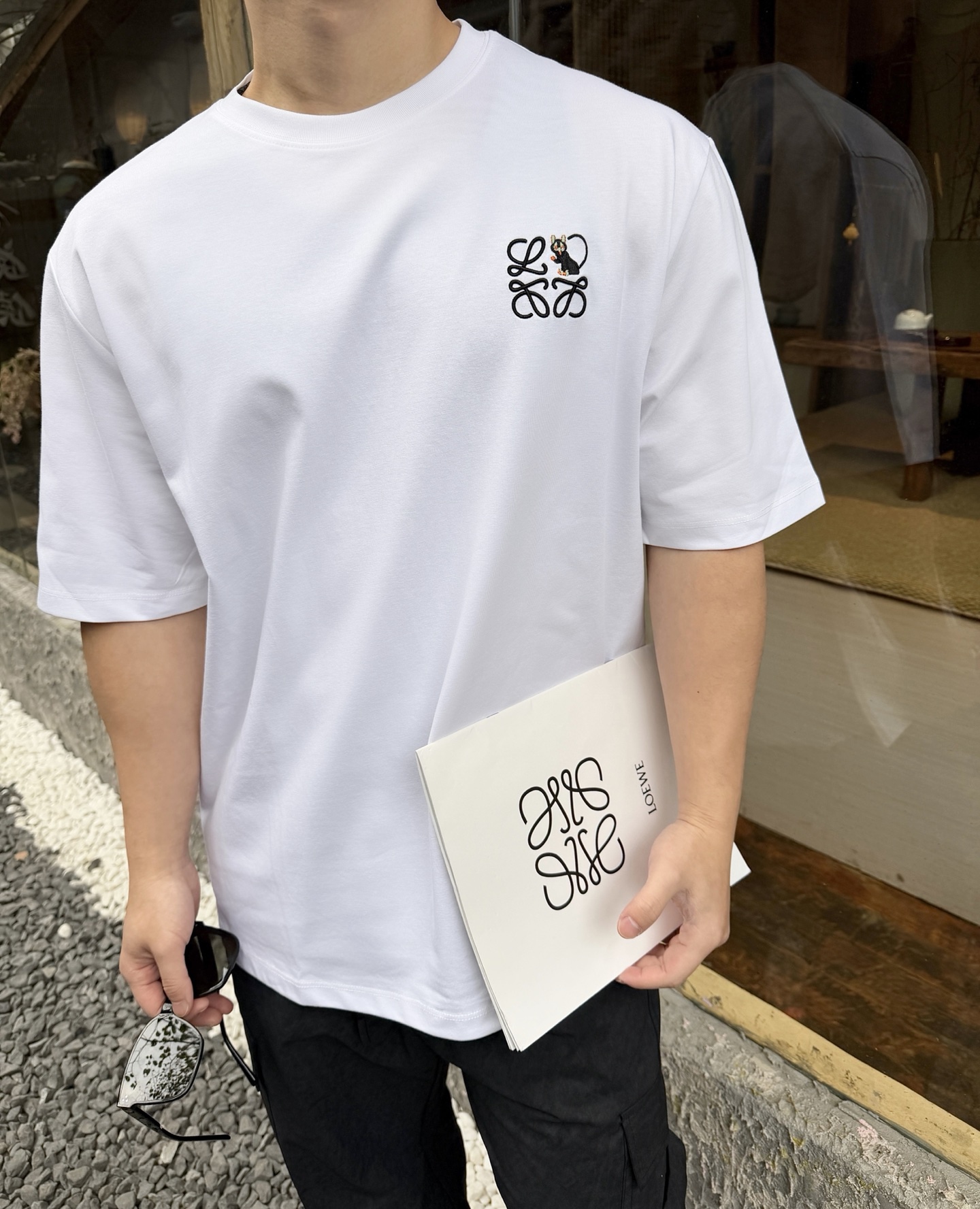 🔝LOEWE X LOUIS WAIN 羅意威 貓咪刺繡短袖T恤
定制緞光精密超柔錦棉，採用進口機刺繡工藝，精度高，線條流暢而細膩，面料都經過澆洗，手感質感更佳，不易變形，不易縮水，不易褪色，寬松版型
B Size：S-XL