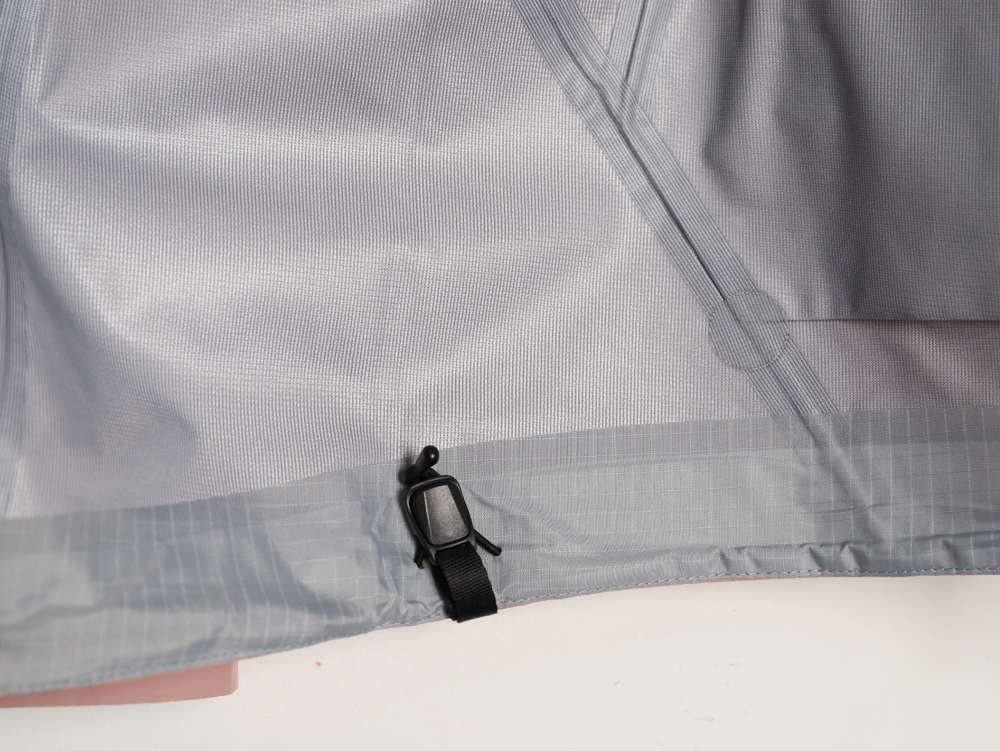 🔝ARC‘TERYX 始祖鳥 BETA LT戶外防水硬殼衝鋒衣
市場獨家全溢膠版本 一比一細節還原
YB四次壓膠工藝 整衣3D立體仿生學設計衣長臂彎 TRI-DURANCE防水防雨面料 自行區別市面先行版本 原包裝原標 全套輔料定制 整衣 腋下YKK雙向拉鍊 五金全部開模定制
R1 SIZE：S-XXL