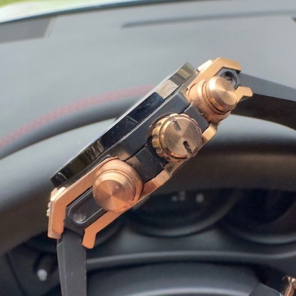 恆寶 Hublot精品男士腕表，勁爆鏤空設計，技藝精湛，獨具匠心，尊貴大氣，紳士風範。採用全自動機械機芯，頂級316精鋼表殼，天然橡膠錶帶，礦物質超強鏡面，尺寸43*13