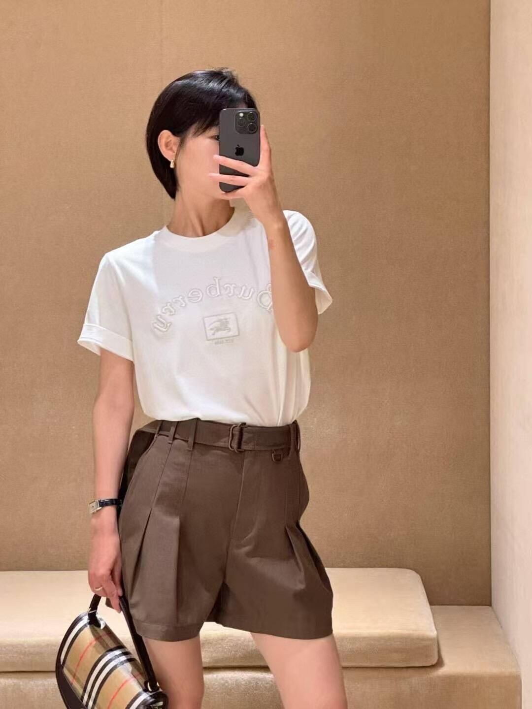 🔝BURBERRY巴寶莉BBR 哥特體刺繡短袖T恤
正品購入，100%洗後維斯棉235克，舒彈羅紋285克，進口刺繡，面料酵洗，定制1：1商標，寬松版型
B Size：S-XL