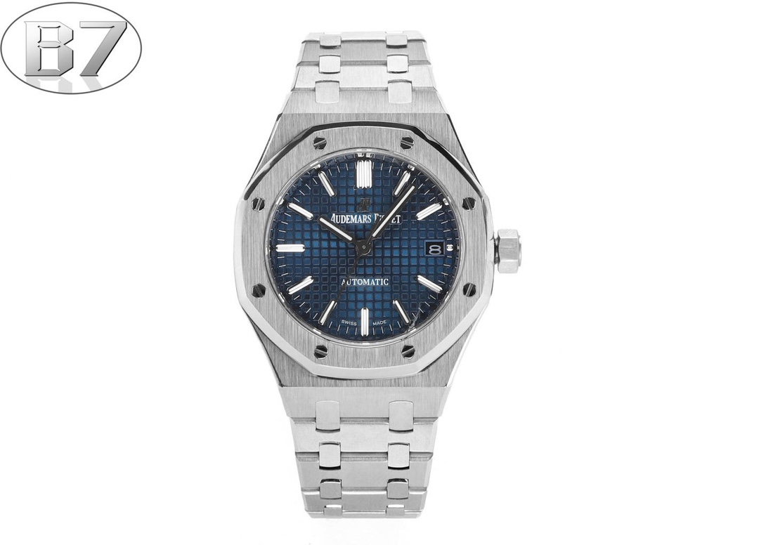 B7  Factory
AP愛彼 女款愛彼皇家橡樹 剔除機芯甲板多餘部分，使之變得更加鏤空——成就鋼表巔峰—— 實力演繹 衛冕“鋼”王！【6大精妙之處】1.正品拆解開模，尺寸為37毫米與正品一致！2.完美還原正品表殼的每一處細節，盡顯正品“稜角分明 堅毅果敢”的陽剛氣質。3.鋼帶的做工無可挑剔，比市面上任何鋼帶表做工均要更上一層樓，鋼帶頭粒和表頭銜接的“緩衝帶”的鬆緊程度與正品一模一樣。4.自動陀的與原裝致敬，是市面唯一做到顏色於原裝一致的版本（市面一般版本均偏紅）其上的ap族徽雕刻獨一無二。
