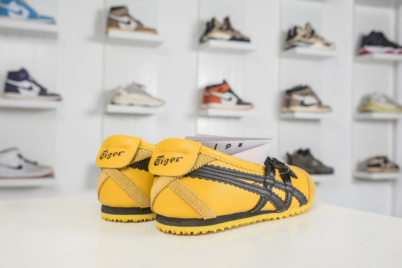 𝐏𝐚𝐭𝐨𝐮 𝐱  Tiger 瑪麗珍 任敏同款 舒適輕盈平跟鬼冢虎 瑪麗珍鞋 夏季必備 3mm薄底的貼地感 
貨號: 1182A678 750
𝐬𝐢𝐳𝐞：36 37 37.5 38 39 39.5 40 40.5 41.5