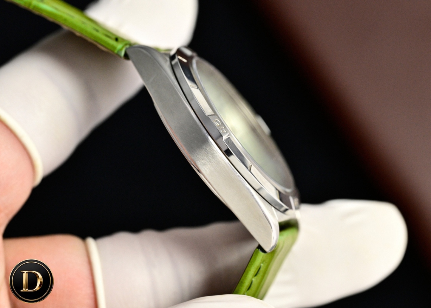 百年靈新款橫空出世（推出新高度）
全新百年靈機械計時腕表-南海膠囊系列
(chronometer Automatic 36mm)特別版
1⃣️現代復古風格讓您在人群中脫穎而出，打破沈悶，有溫度又不失浪漫！
2⃣️這款優雅的現代復古靈感腕表適合想在人群脫穎而出的女士。（男士也可佩戴，膠囊系列市面最薄的中性款。）
3⃣️融合優異性能和造型美感，時尚而優雅，適合各種場合，多種金屬表殼可供選擇，同時也有鑲嵌彩色寶石鑽，從炫酷的精鋼材百搭雙色間金乃至豪華紅金，一應俱全，時標和多姿多彩錶盤。
