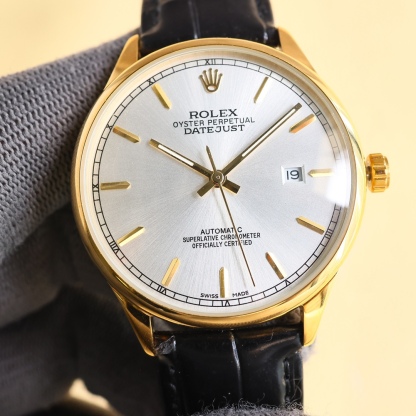 
最新爆款主推☄️☄️ 勞力士【ROLEX】男士腕表 採用獨特的錶盤設計 搭配而來的是更高檔奢華的勞力士🪐， 初識勞力士必憧憬有朝一日能擁有它，戴上勞力士必順風順水必發達，你值得擁有，歡迎評鑒！！
機芯：搭配全新進口8215西鐵城（零返修） 尺寸：40🥇 鏡面：藍寶石玻璃永不刮花 材質：316L精鋼表殼 動力：儲存48小時 防水深度：100米🥈 🥉意大利小牛皮帶，原裝針扣！