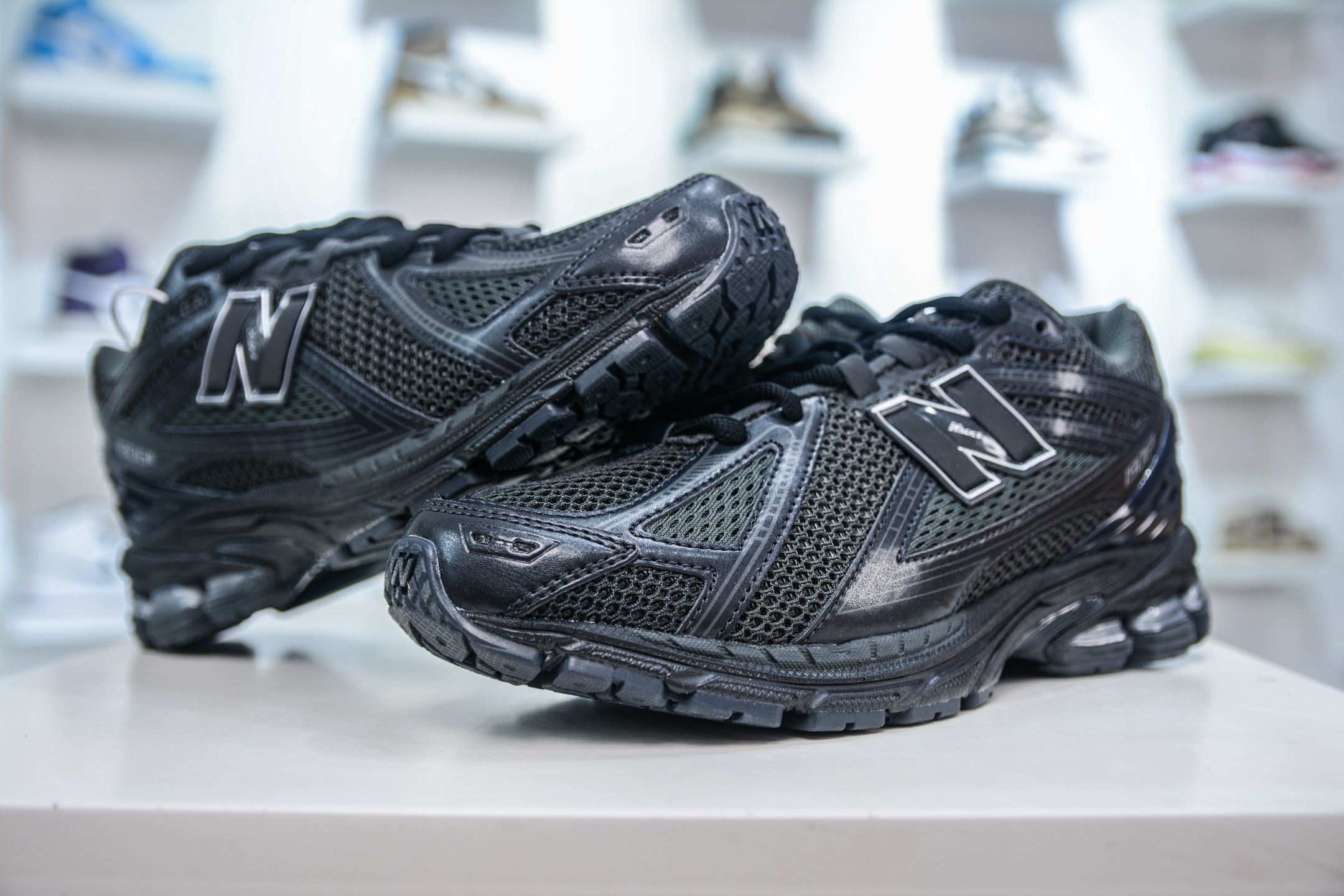 New Balance M1906R系列 復古老爹防滑耐磨低幫 跑步鞋 
貨號：M1906RJB
尺碼：36 37 37.5 38 38.5 39.5 40 40.5 41.5 42 42.5 43 44 45 46.5