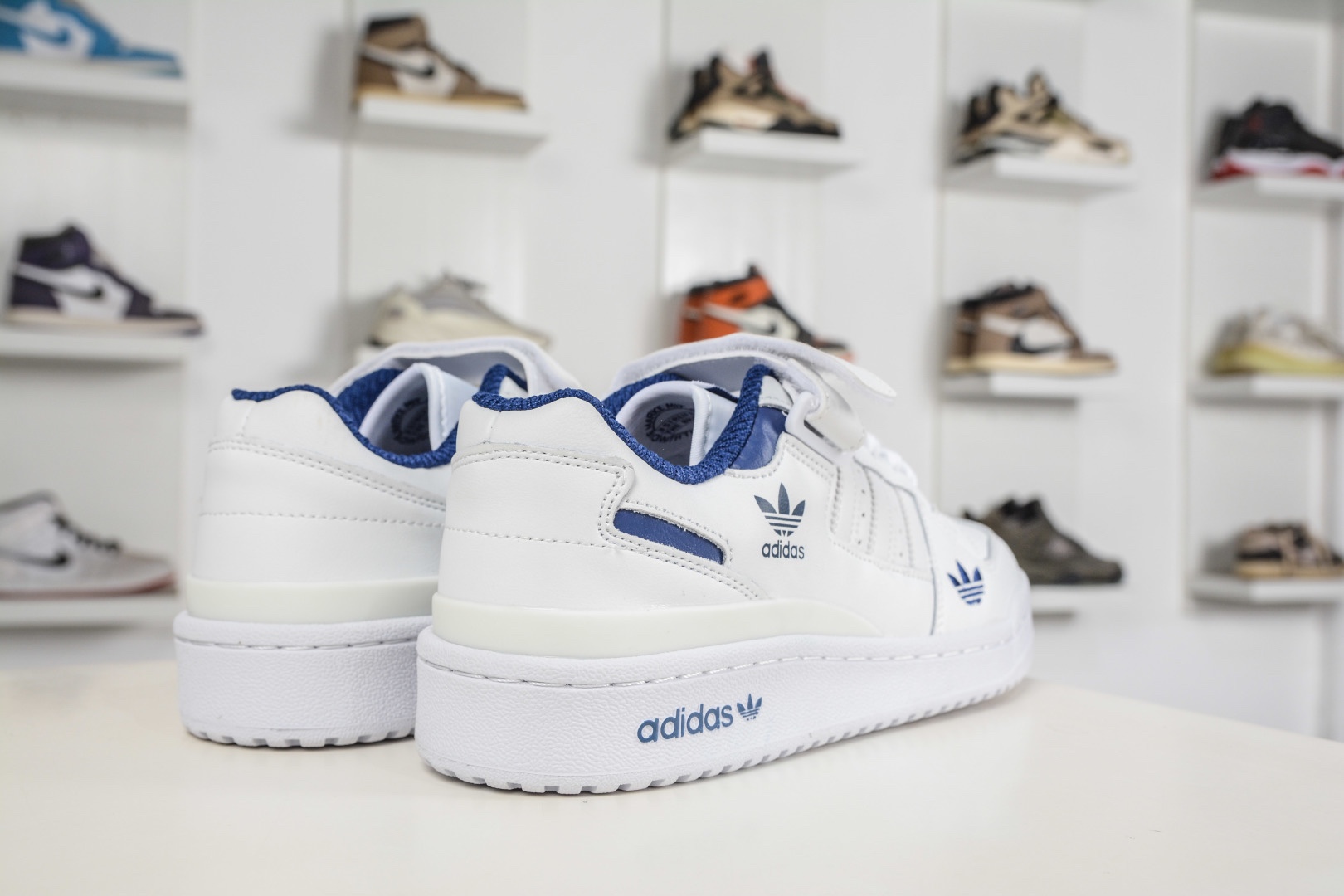adidas Originals Forum 低幫百搭潮流休閒運動板鞋  
貨號：FZ6296
尺碼：36 36.5 37 38 38.5 39 40 40.5 41 42 42.5 43 44 45