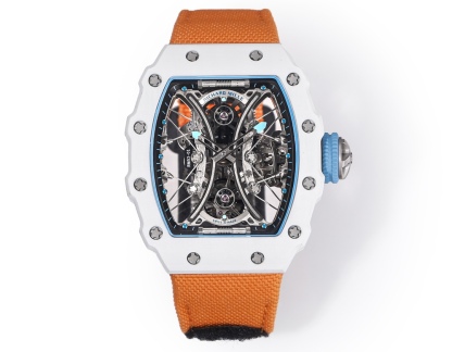 白色TPT石英纖維
【RICHARD MILLE】理查米爾RM53-01 將腕表設計與運動賽事相互結合，完美詮釋了賽場上的勇者堅定信念、頑強拼搏的精神。RM53-01以馬術運動為背景，採用多種高科技材料來抵御運動時帶來的強烈撞擊，從而保證不受破壞、正常運轉。高科技材質打造如同“護具”。“RM 53-01 PABLO MAC DONOUGH”的陀飛輪腕表，此款腕表除具備運動腕表的動感與活力外，還配備了堅固的TPT®碳纖維表殼、層壓藍寶石水晶表鏡以及固定機芯的懸浮式鋼索，有效的降低巨大衝擊