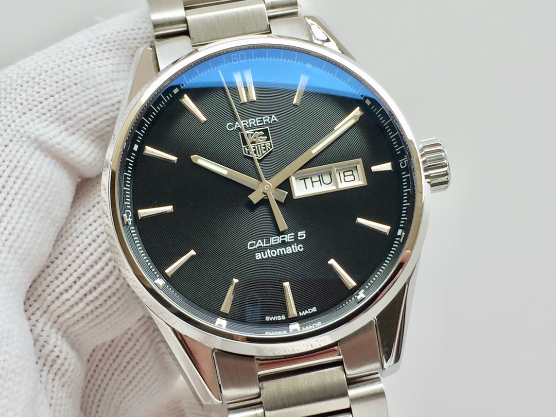 TAG泰格豪雅 卡萊拉系列WAR201A.FC6266 商務休閒款 中英文雙歷腕表 41毫米直徑 搭載2836 自動機械機芯 316L精鋼可配真皮錶帶 原裝折疊扣。