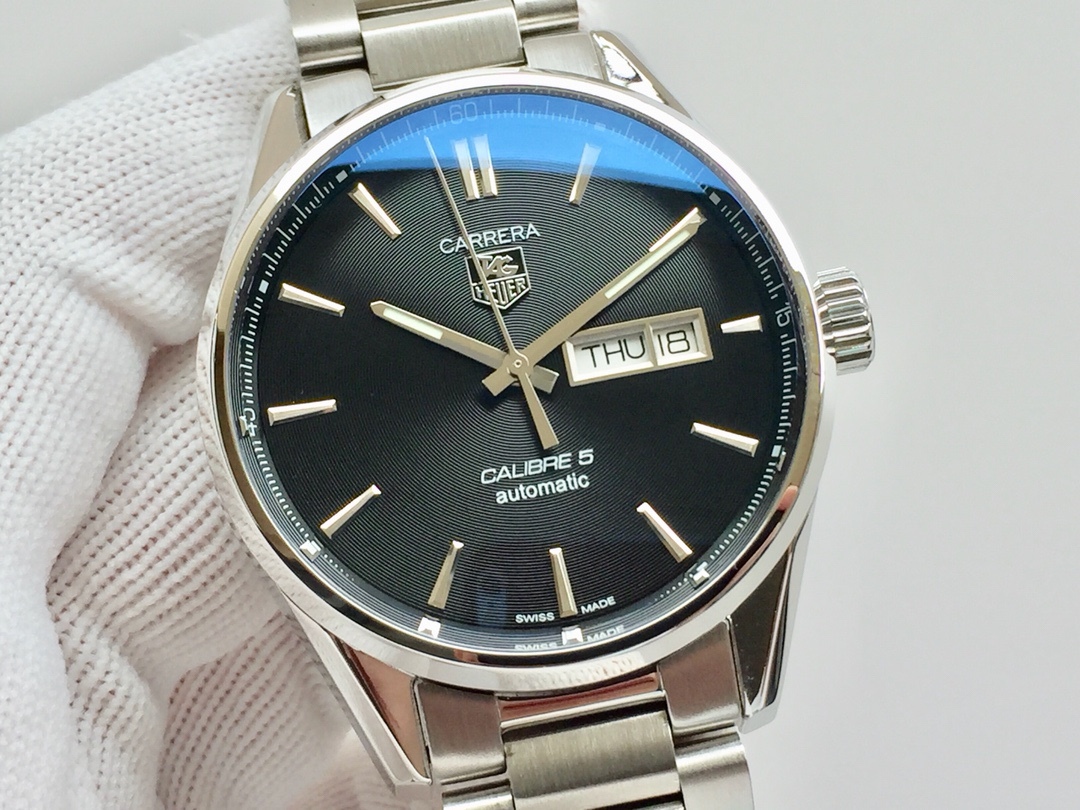 TAG泰格豪雅 卡萊拉系列WAR201A.FC6266 商務休閒款 中英文雙歷腕表 41毫米直徑 搭載2836 自動機械機芯 316L精鋼可配真皮錶帶 原裝折疊扣。