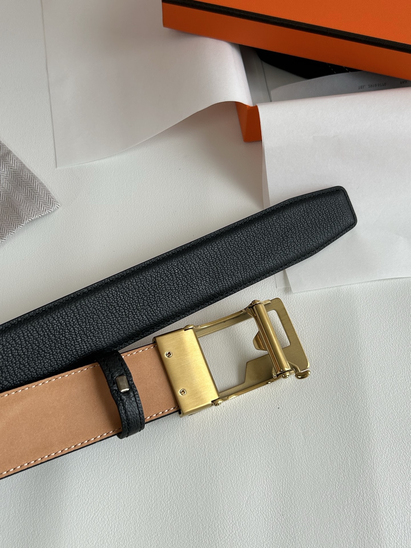【H家】 新款紋路小牛皮腰帶，寬度3.5cm，搭配新款不鏽鋼自動扣，手感極佳、可以任意裁剪、永恆而經典！轉圖必大賣