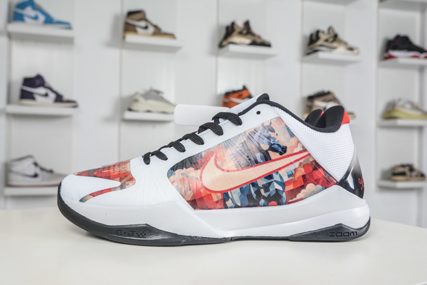 NK Zoom Kobe V 馬年限定 CNY新年款 耐克 科比5代系列 低幫復刻實戰運動低幫文化籃球鞋 
貨號：CD4991 867
尺碼：38 38.5 39 40 40.5 41 42 42.5 43 44 44.5 45 46