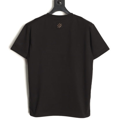 🔝LOUIS VUITTON LV 亮片字母特種刺繡短袖T恤
正品購入，26支雙紗全棉精梳棉220克，1*1索羅娜羅紋280克，特種刺繡，面料酵洗，定制亮片、章仔、商標，合身版型
B Size：S-XL