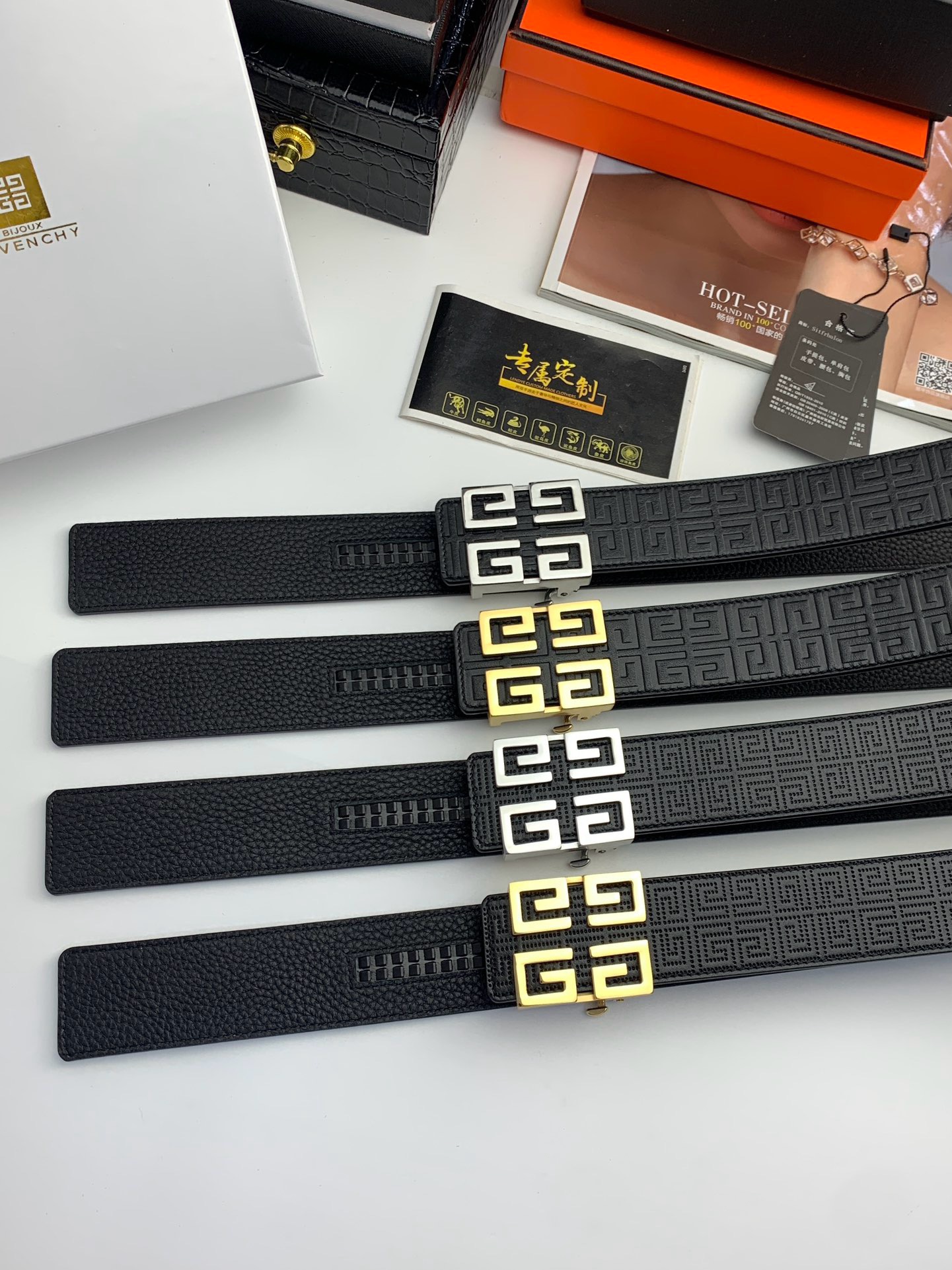 【紀梵希】新款男士 頭層小牛皮黑色壓花腰帶，內襯荔枝紋底，寬38毫米.搭配不鏽鋼經典4G自動扣.商務服裝造型的完美搭配。永恆經典！