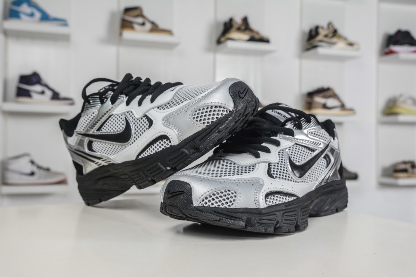 NK Air Zoom Vomero 20 經典復古潮流運動跑鞋 
貨號：HM0829 111
SIZE：36 36.5 37.5 38 38.5 39 40 40.5 41 42 42.5 43 44 45