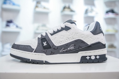 Louis Vuitton Trainer lv時裝走秀運動鞋 
尺碼：39 40 41 42 43 44 45 46