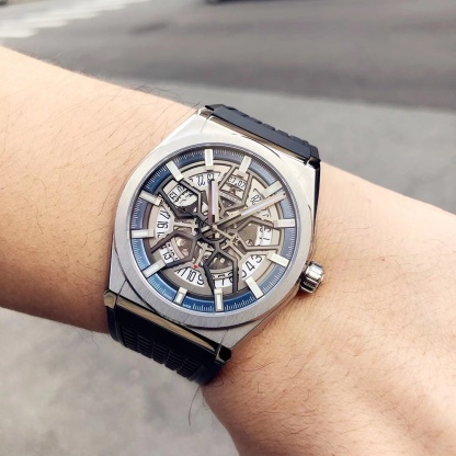 品牌：真力時
95.9000.670/78.R782
系列：DEFY
性別：男士
我來糾錯 
機芯 機芯型號：9015改Elite 670 SK
機芯類型：全自動機械
機芯直徑：25.60毫米
機芯厚度：3.88毫米
振頻：28800每小時振蕩次數
寶石數：27個
零件數：187個
動力儲備：50小時
我來糾錯 
外觀 表徑：41毫米
表殼厚度：10.75毫米
錶盤顏色：鏤空
錶盤形狀：圓形
錶帶顏色：黑色
表扣類型：針扣
背透：背透，透明藍寶石水晶
防水深度：100米
表耳間距：暫無
