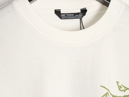 Ayc`Teryx  始祖鳥 字母LOGO彩繪漸變短袖
高端32s雙紗280克面料
重磅面料 定制拉架羅紋同缸同染 三標齊全 男女同款 
T 尺碼：S M L
