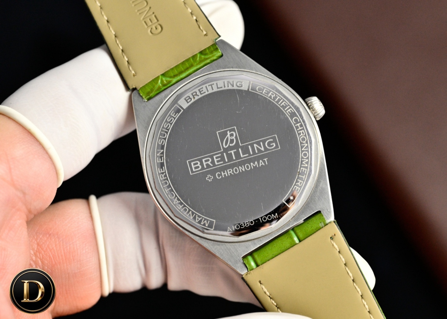 百年靈新款橫空出世（推出新高度）
全新百年靈機械計時腕表-南海膠囊系列
(chronometer Automatic 36mm)特別版
1⃣️現代復古風格讓您在人群中脫穎而出，打破沈悶，有溫度又不失浪漫！
2⃣️這款優雅的現代復古靈感腕表適合想在人群脫穎而出的女士。（男士也可佩戴，膠囊系列市面最薄的中性款。）
3⃣️融合優異性能和造型美感，時尚而優雅，適合各種場合，多種金屬表殼可供選擇，同時也有鑲嵌彩色寶石鑽，從炫酷的精鋼材百搭雙色間金乃至豪華紅金，一應俱全，時標和多姿多彩錶盤。
